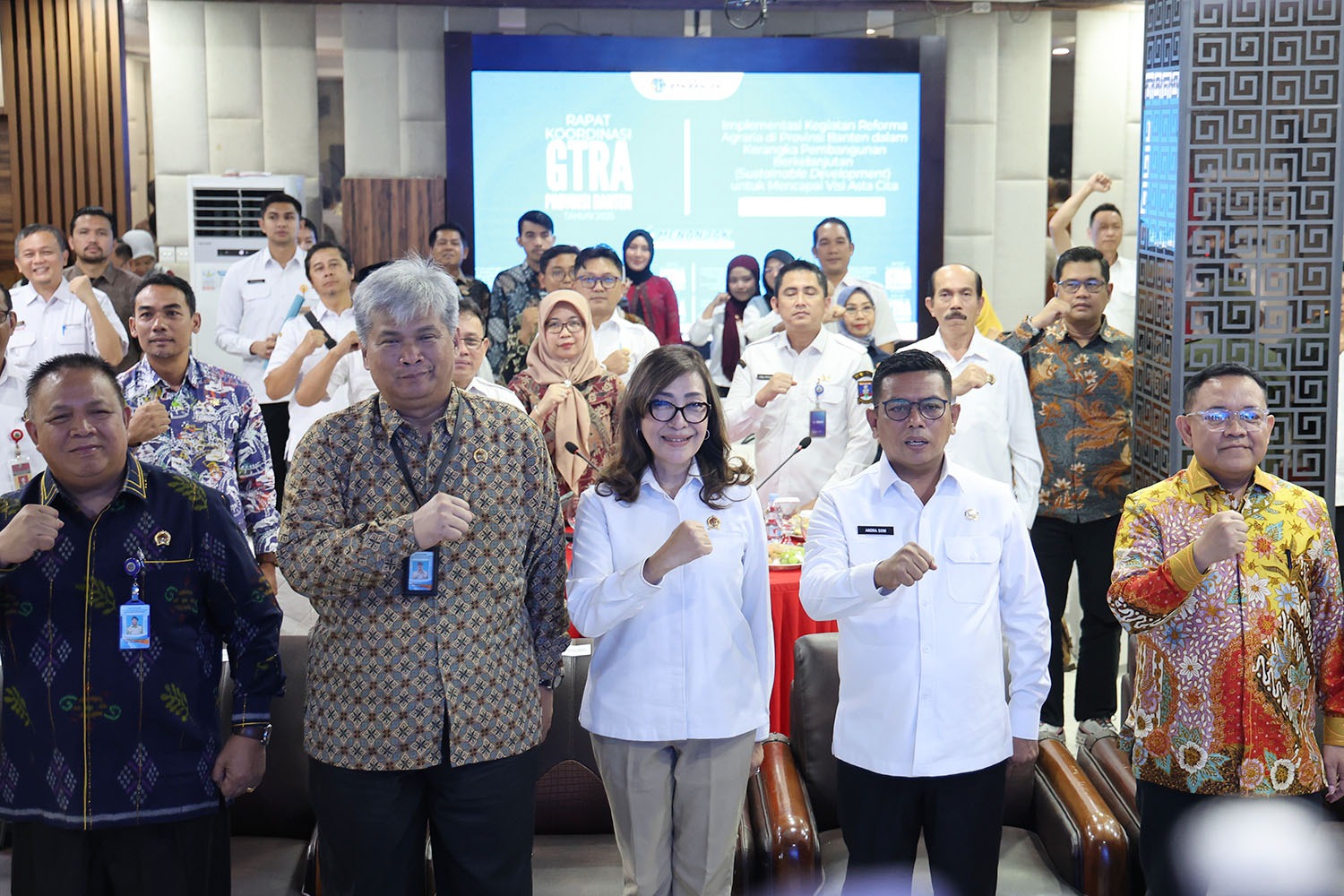 Andra Soni Tegaskan Komitmen Percepatan Reforma Agraria Rapat Koordinasi (Rakor) Gugus Tugas Reforma Agraria (GTRA) di Aula Baduy, Kantor Wilayah Badan Pertanahan Nasional (BPN) Banten. Foto : Humas Pemprov