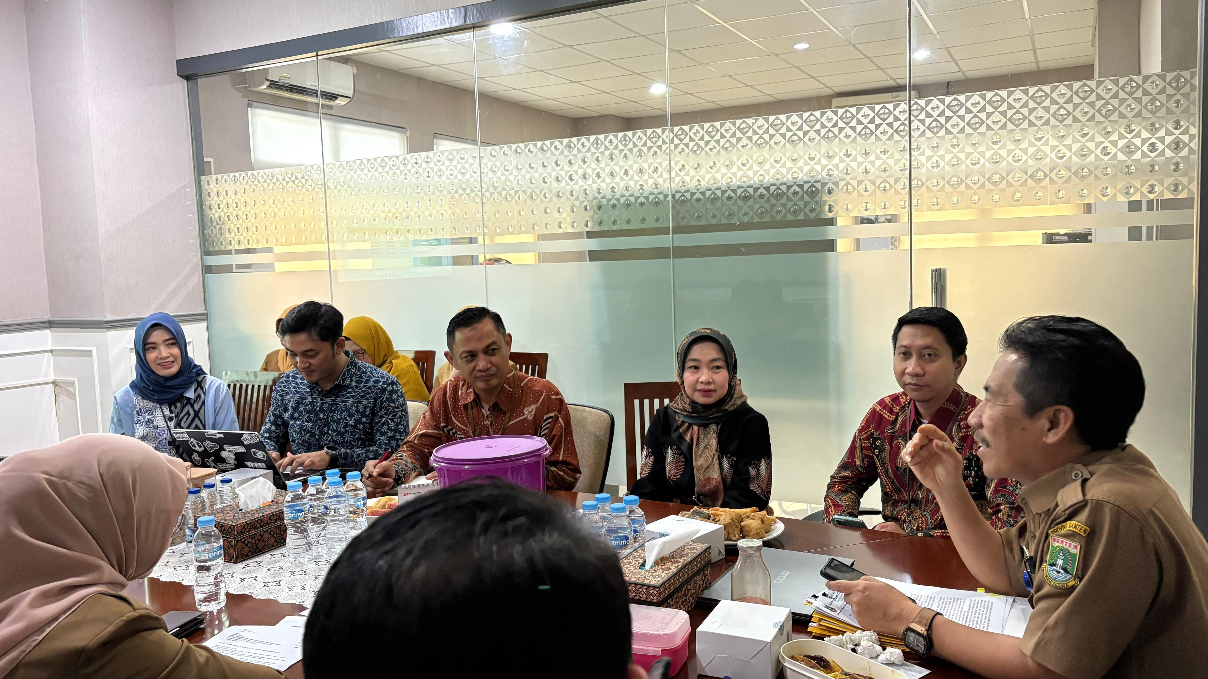 Pertemuan BSI Cabang Serang dengan Sekretaris BPKAD Banten, Agus Setiyadi. (Istimewa)