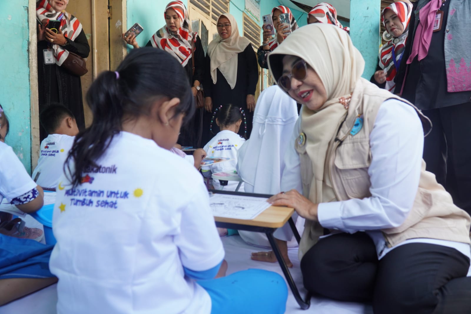 Bupati Dewi Ingin Tekan Kasus Kekerasan Terhadap Anak Bupati Pandeglang, Raden Dewi Setiani, saat menghadiri rangkaian acara Hari Anak Nasional 2025 di Yayasan Hidayatul Mubtadiin, Kecamatan Sobang, Jumat (18/7/2025).(Istimewa)