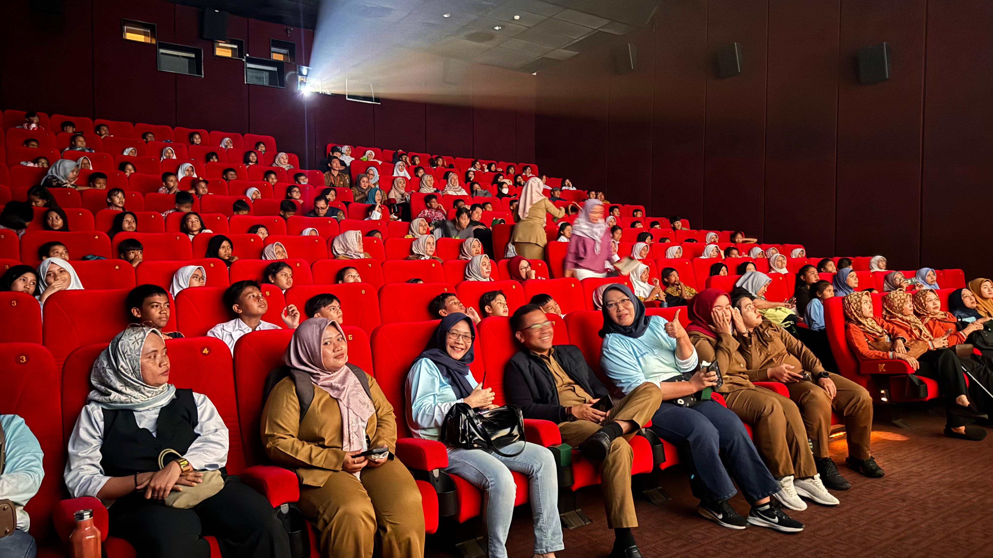 DP3AP2KB Kota Tangsel Ajak 200 Siswa SD Nobar Film "Jumbo" dalam Rangka Hari Anak Nasional DP3AP2KB Tangsel menggelar kegiatan nonton bareng (nobar) film Jumbo, Senin (14/7/2025)