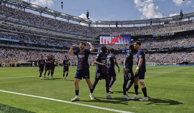 Selebrasi skuad PSG usai menang dari Madrid. Foto : Ist