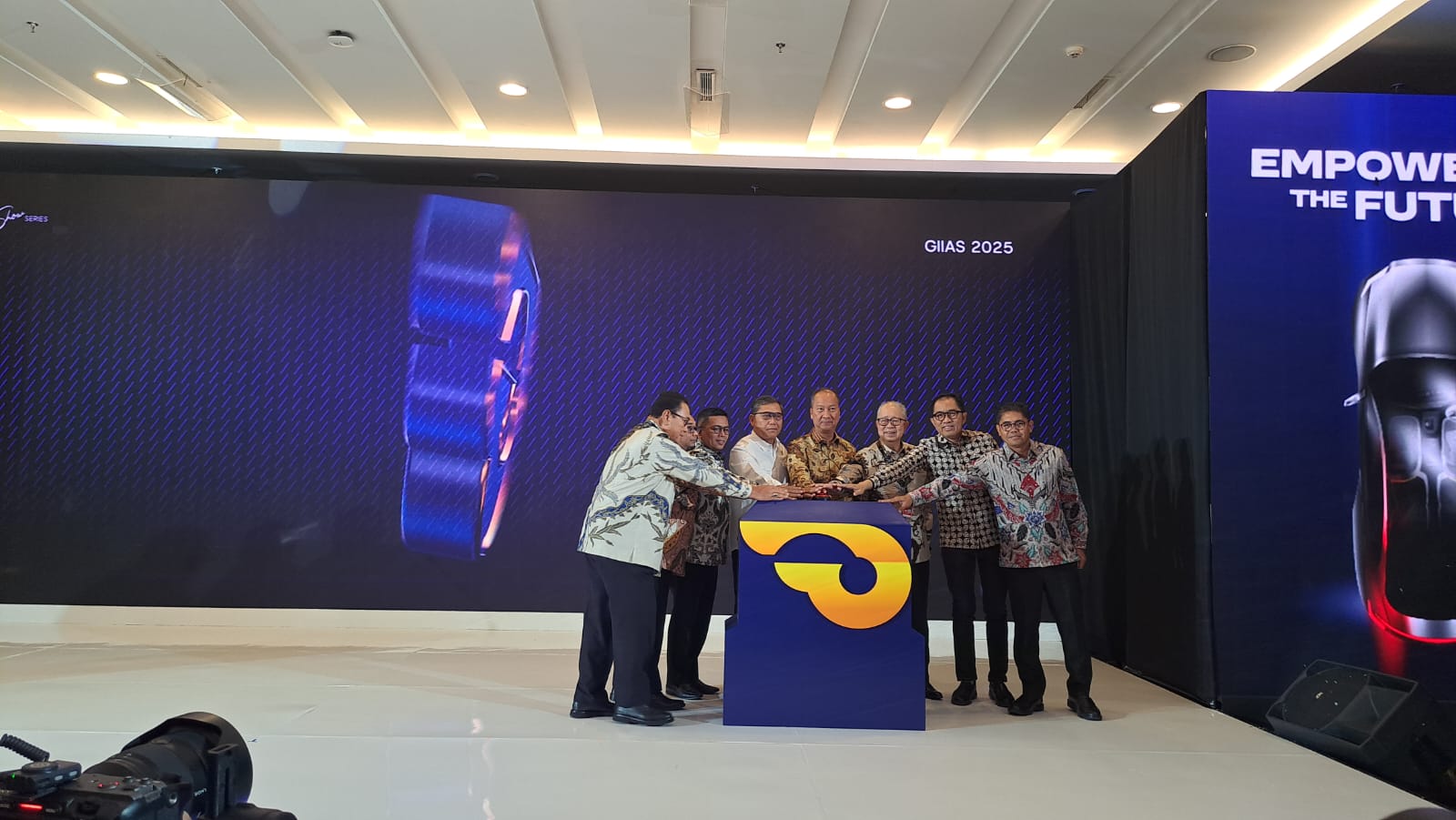 GIIAS 2025 Ajang Unjuk Gigi Kendaraan Listrik Pameran otomotif terbesar di Indonesia, GAIKINDO Indonesia International Auto Show (GIIAS) 2025, resmi dibuka pada Kamis (24/7) dan akan berlangsung hingga 4 Agustus 2025 di ICE BSD, Kabupaten Tangerang.