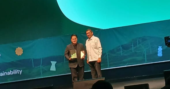 Green Impact Festival 2025: Satukan Inovasi AI dan Pembangunan Berkelanjutan Dirut Rakyat Merdeka bersama Menteri BUMN dalam acara Green Impact Festival 2025. Foto : Ist