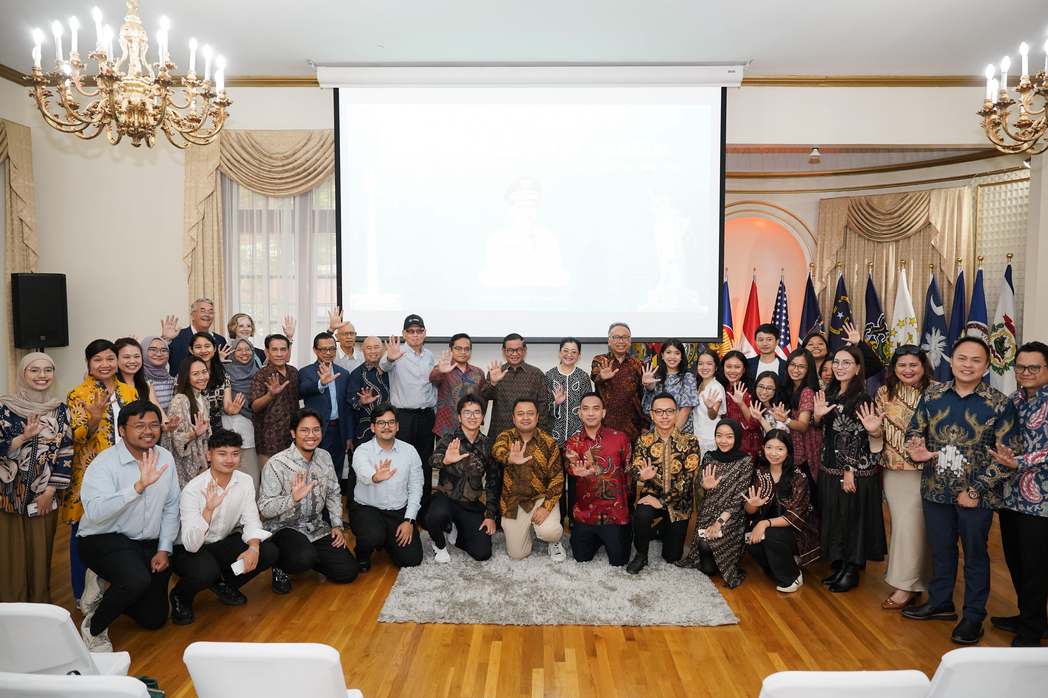 Gubernur Pramono Ajak Diaspora Ikut Bangun Jakarta Gubernur Jakarta Pramono Anung dan Diaspora yang ada di New York. Foto : Ist