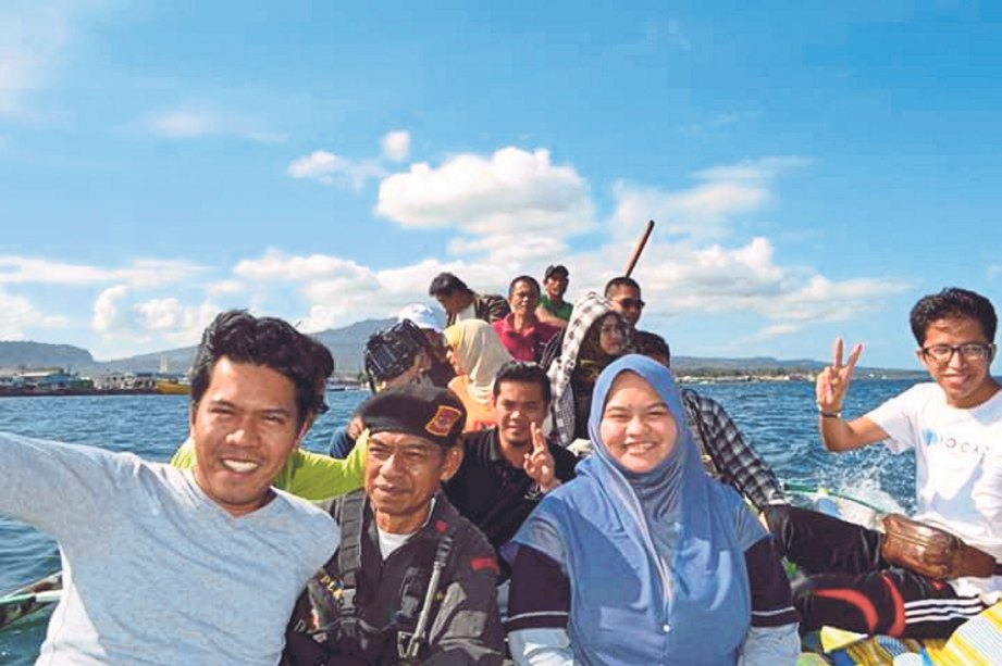 Guru Yang Mengabdi Di Daerah 3T, Diusulkan Dapat Insentif Khusus Ilustrasi guru yang mengajar di pulau terluar. Foto : Ist