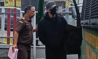 Jonathan Frizzy Kini Ditahan di Lapas Pemuda Kelas II A Tangerang Aktor Jonathan Frizzy kini mendekan di Lapas Pemuda Kelas II A Tangerang. Foto : Ist
