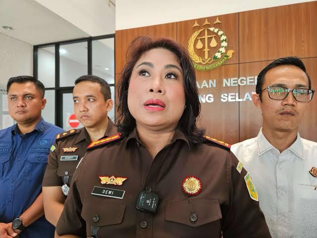 Kejari Tangsel Pulihkan Keuangan Negara Hingga Puluhan Miliar Kejari Tangsel memaparkan capaian pemulihan keuangan negara yang mencapai angka fantastis, yakni hingga puluhan miliar rupiah.