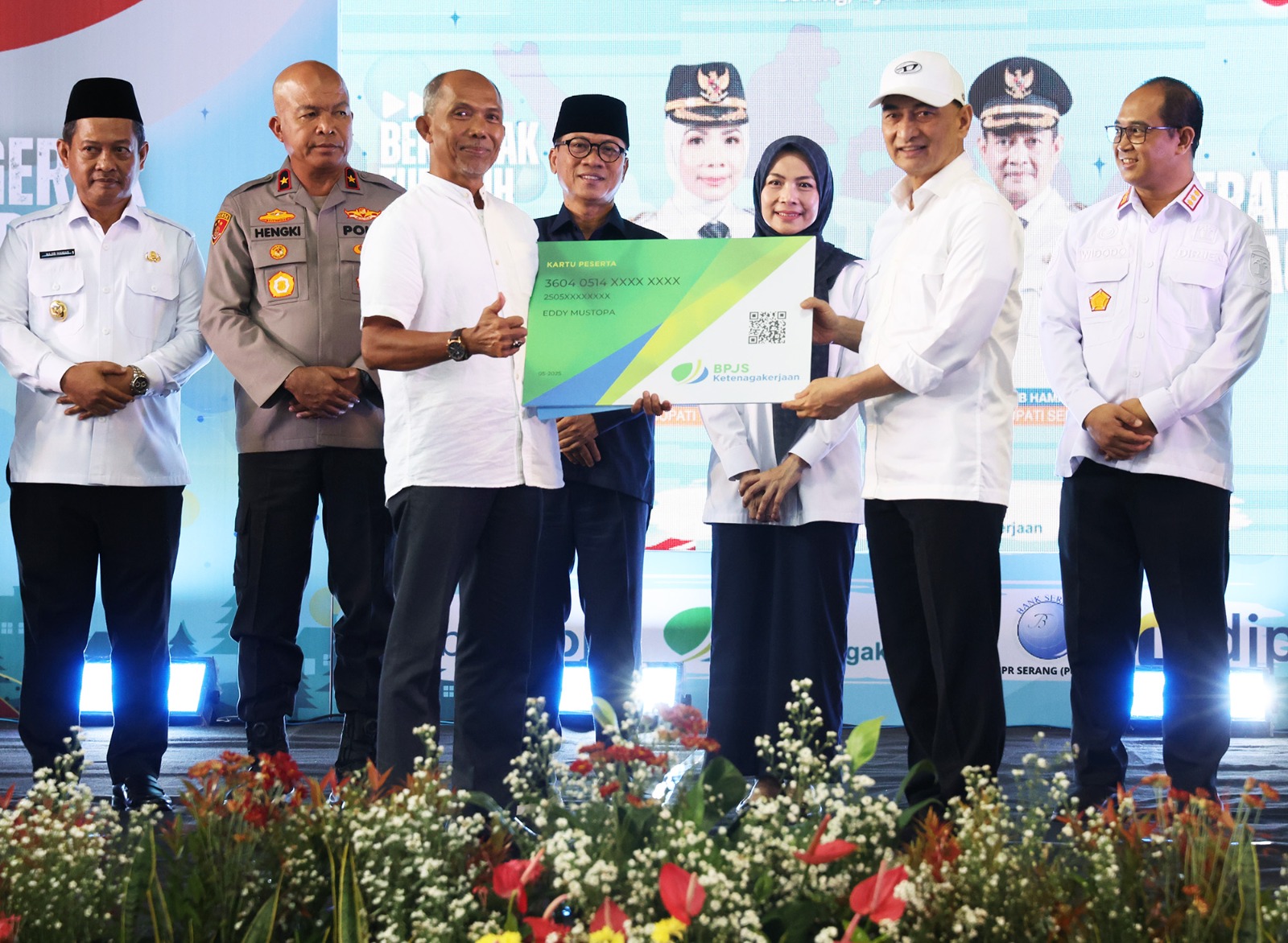 Wagub Banten A. Dimyati Natakusumah pada acara penyerahan Akta Pendirian Koperasi Desa Merah Putih. Foto : Humas Pemprov