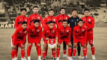 Media Vietnam Sanjung Garuda Muda Jens Raven dan Tim Garuda Muda. Foto : Ist