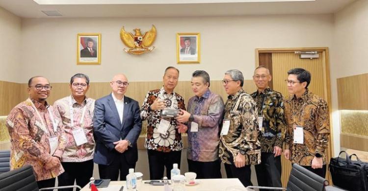 Menperin: Produsen Otomotif Diminta Tidak Naikkan Harga Dan PHK Menperin Agus Gumiwang Kartasasmita saat bertemu 3 produsen mobil Jepang. Foto : Ist