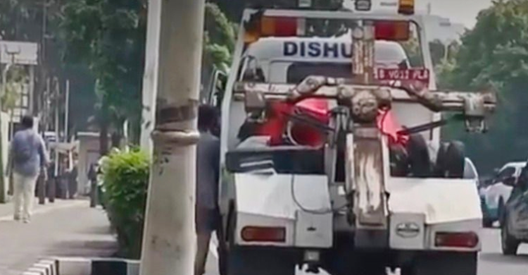 Tangkapan layar video viral di media sosial (Medsos) sopir Bajaj diduga dipalak rokok oleh oknum petugas Dinas Perhubungan (Dishub) DKI Jakarta di Jalan Salemba Raya, Jakarta Pusat (Jakpus). (Foto: X/Heraloebss)