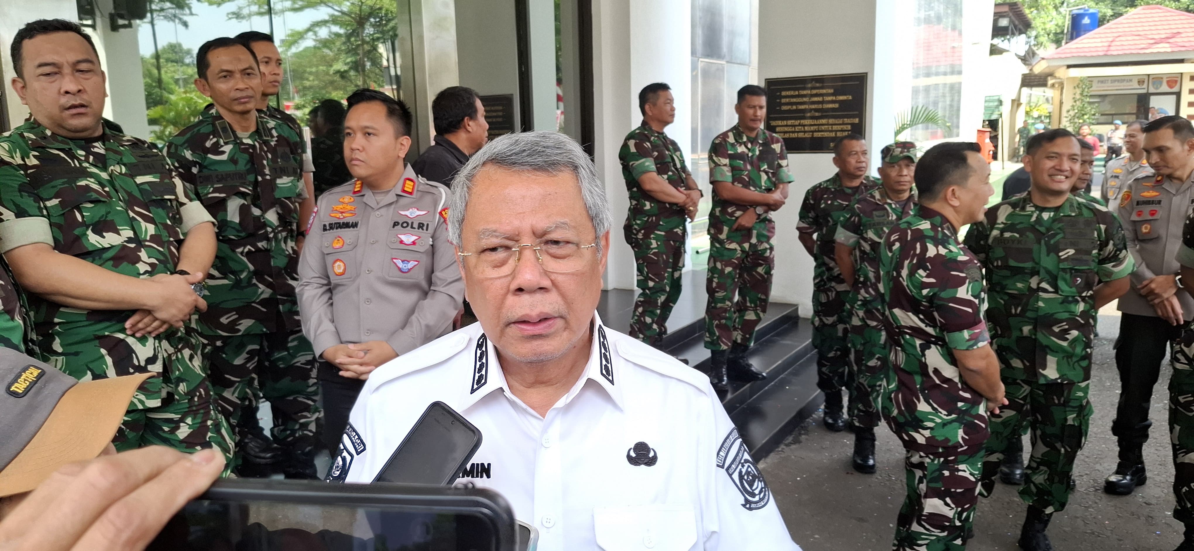 Wali Kota, Benyamin Davnie saat dijumpai di Puspemkot Tangsel, Kamis (3/7). (ist)