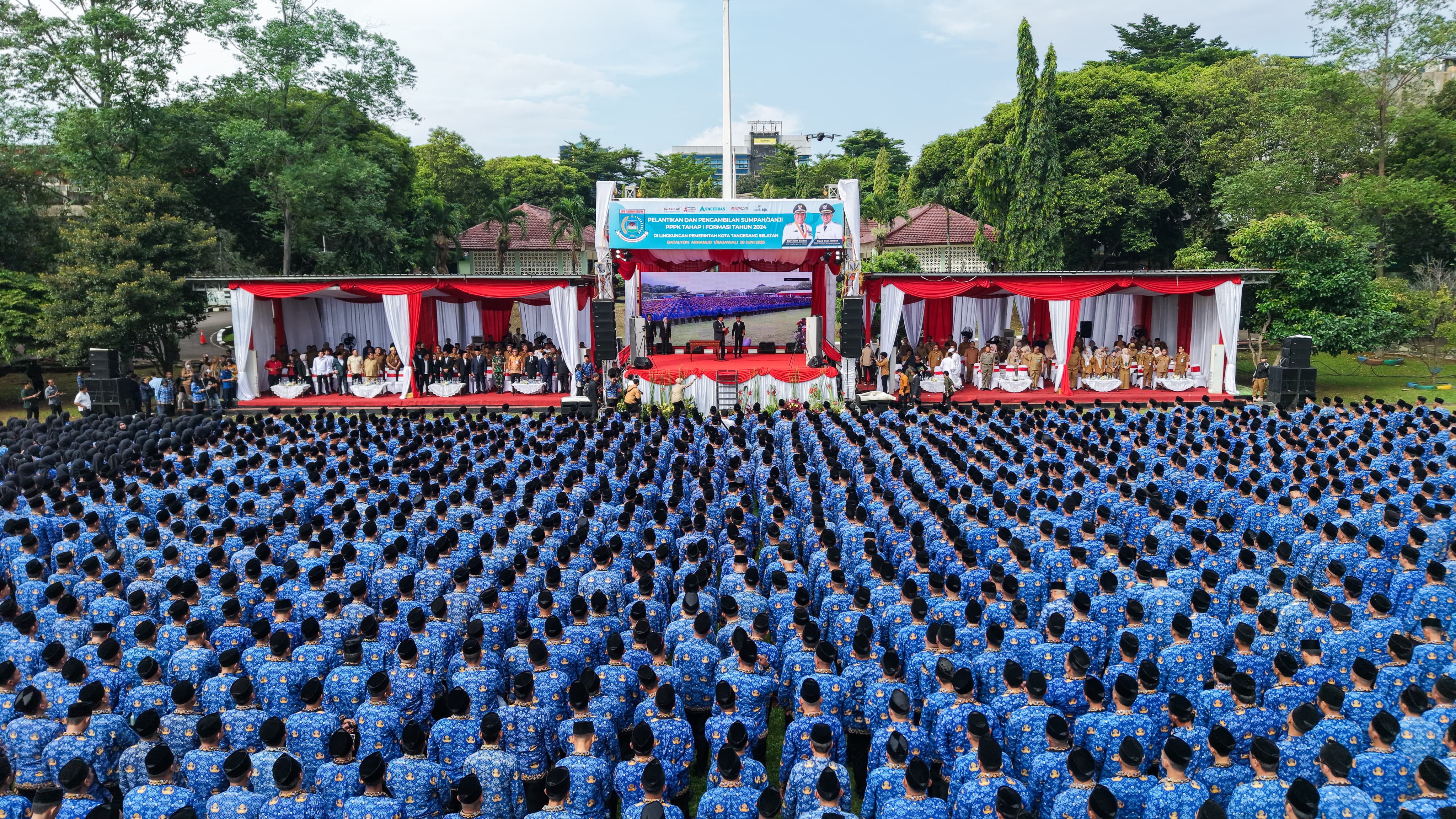 Barisan ribuan PPPK se-Tangsel saat menjalani pelantikan pada Senin (30/6).