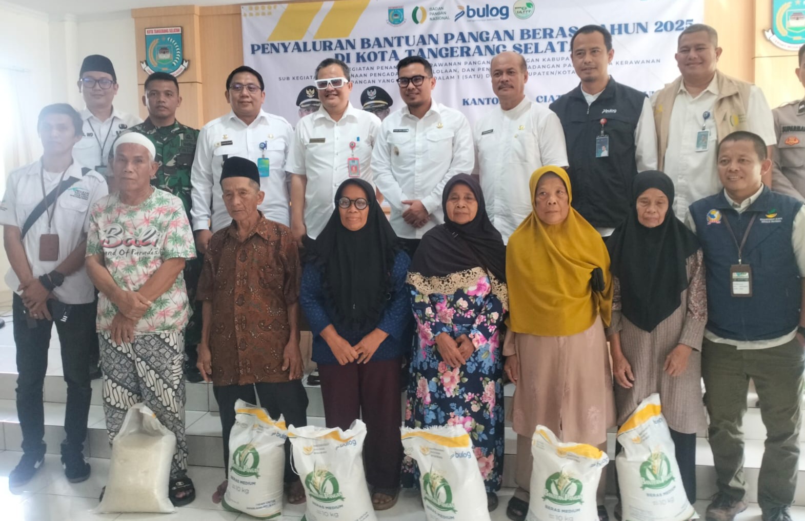 Pemkot Tangsel Salurkan 360 Ton Beras Gratis untuk 18.024 Keluarga Foto : Ist