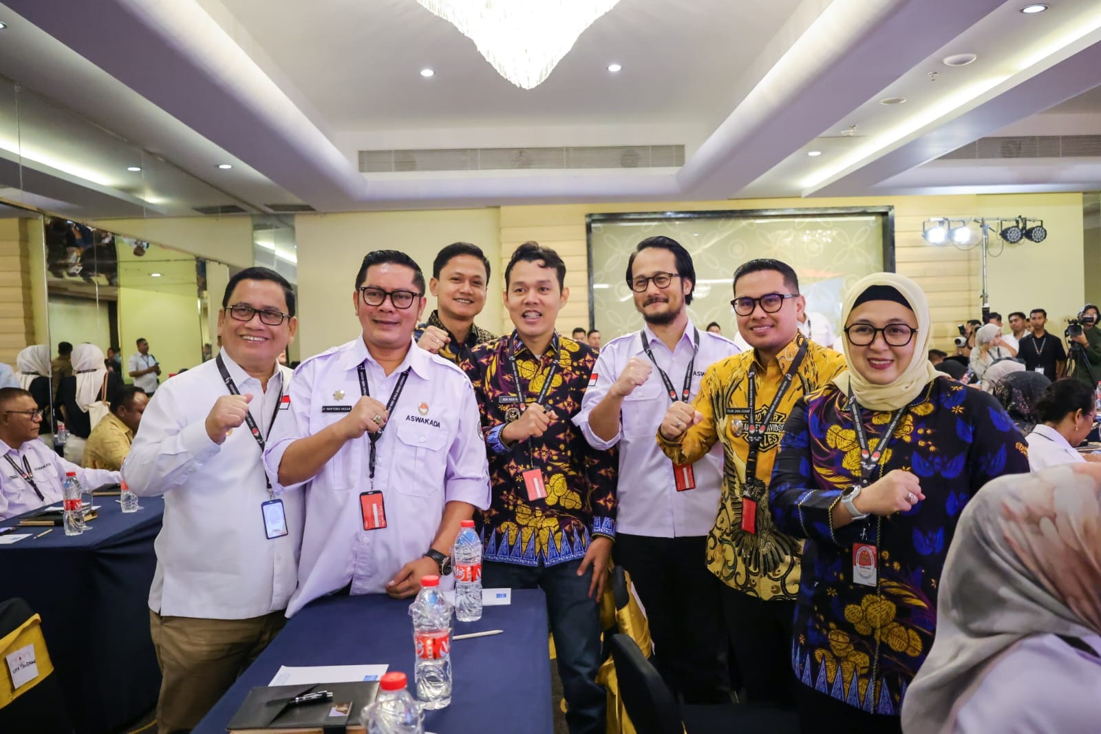 Momen keakraban Wakil Wali Kota Tangsel, Pilar Saga Ichsan dengan wakil kepala daerah se-Indonesia di acara Munas Aswakada di Yogyakarta, Minggu (6/7)