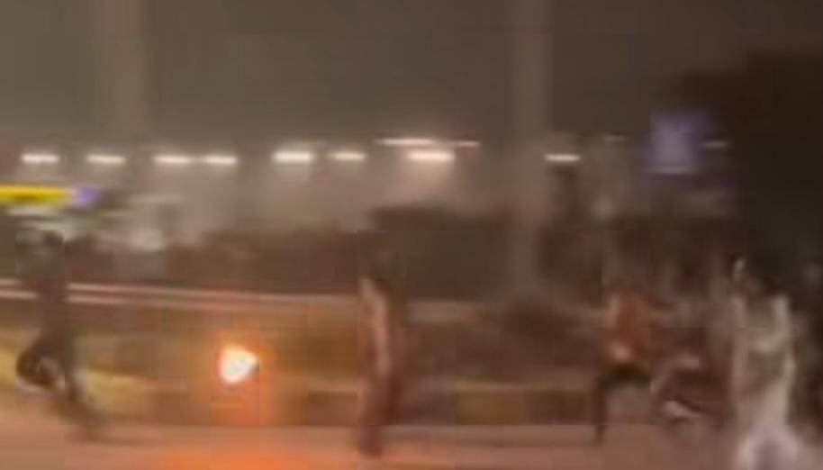 Polisi Selidiki Aksi Tawuran di Gerbang Tol Limo, Pemuda Lempar Molotov Foto : Ist