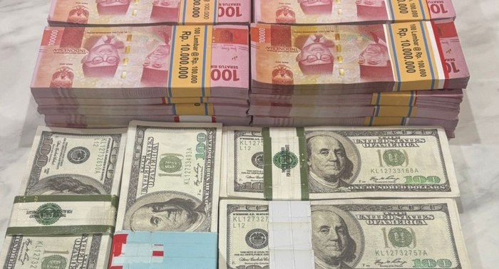Polisi Ungkap Transaksi Uang Rupiah hingga Dolar AS Palsu di Jaksel Foto : Ist