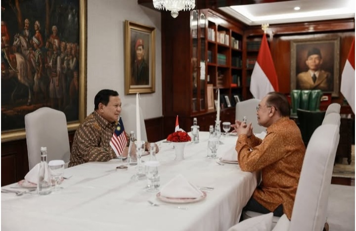 Politik Malaysia Sedang Memanas, Anwar Ibrahim Temui Prabowo Presiden Prabowo saat menerima PM Anwar Ibrahim di Kertanegara. Foto : Ist