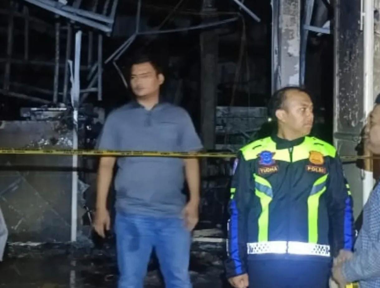 Polsek Ciputat Timur Gerak Cepat Amankan Lokasi Kebakaran Foto : Ist