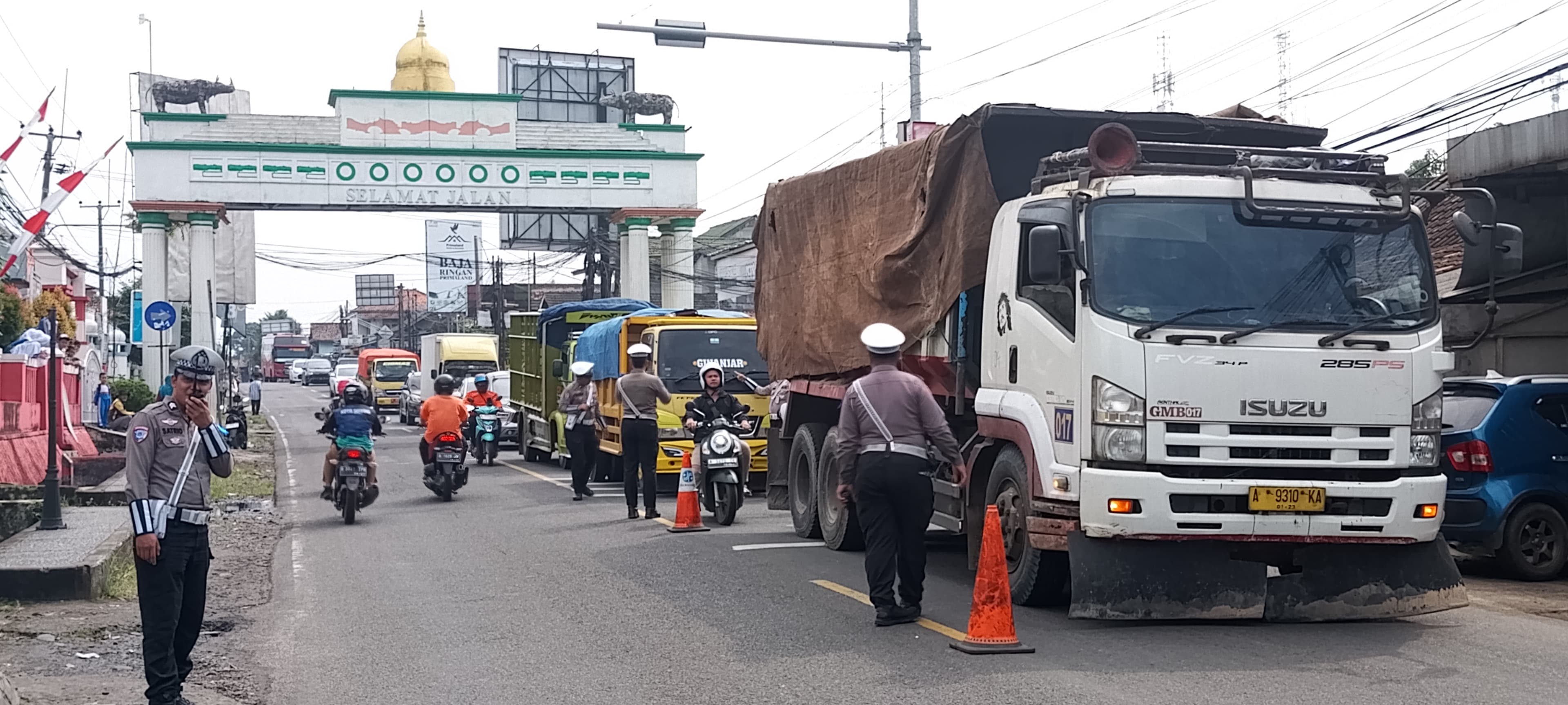 Puluhan Kendaraan Terjaring Operasi Patuh Maung Satlantas Polres Pandeglang menggelar razia Operasi Patuh Maung 2025 di Jalan Raya Cadasari, Kabupaten Pandeglang, Selasa (15/7).