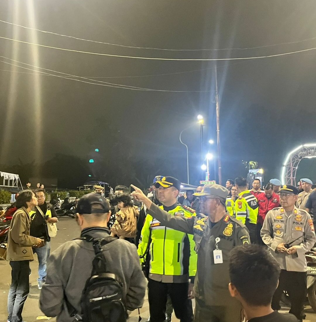 Satpol PP Ikut Sukseskan Operasi Cipta Kondisi Di Sejumlah Wilayah Petugas Satuan Polisi Pamong Praja (Satpol PP) Kota Tangerang ikut serta dalam kegiatan Operasi Cipta Kondisi yang digencarkan di sejumlah wilayah, kemarin.
