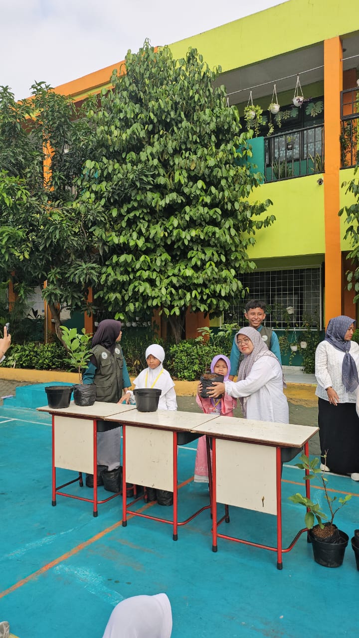 SDN Pondok Jagung 02 Tutup MPLS dengan Gerakan Penanaman Pohon UPTD SDN Pondok Jagung 02 menutup rangkaian kegiatan Masa Pengenalan Lingkungan Sekolah (MPLS) tahun pelajaran 2025/2026, Jumat (18/7/2025). (Ist)