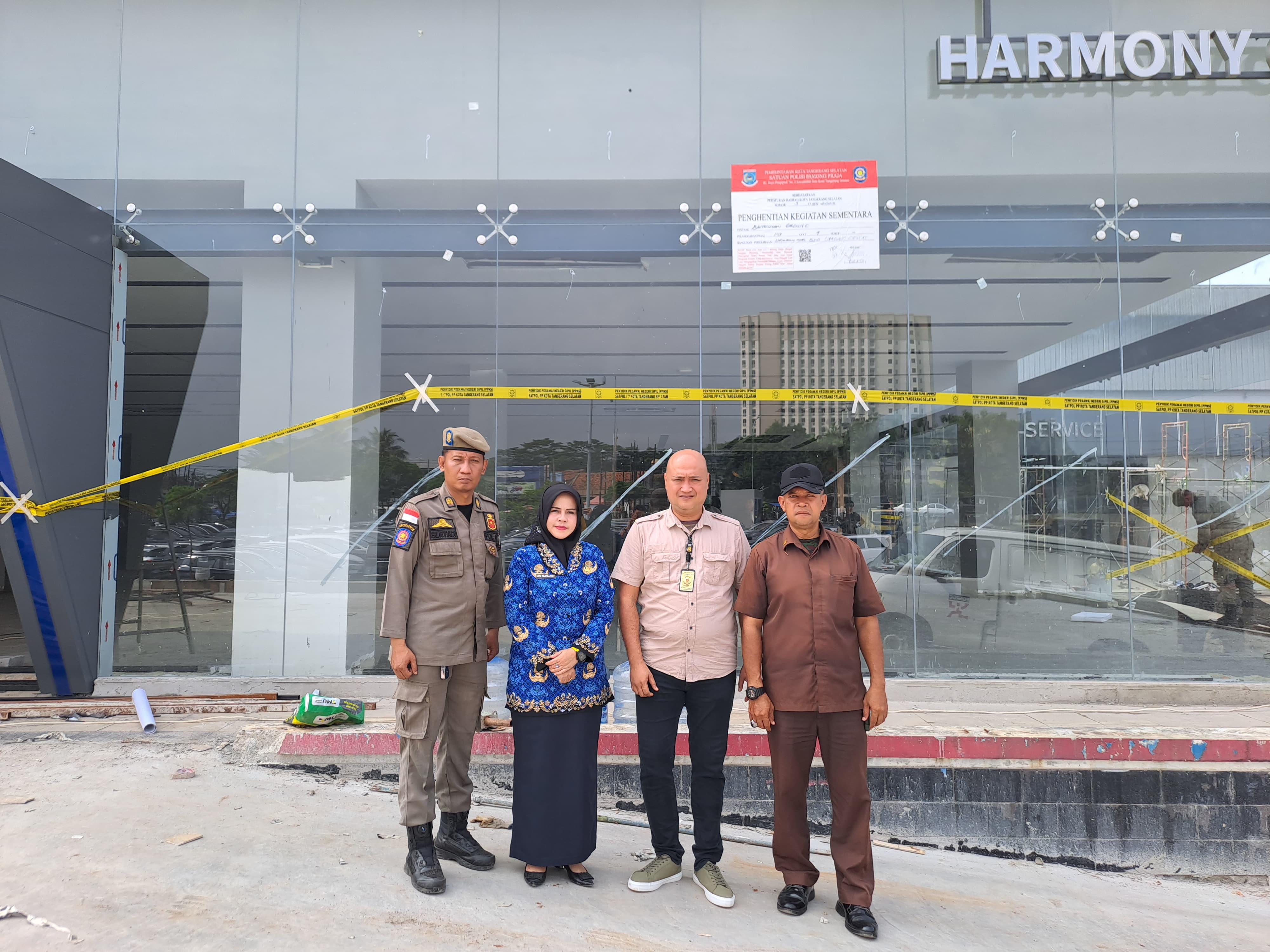 Tak Berizin, Showroom Mobil Listrik Ternama di Cipayung Disegel Petugas Foto : Ist