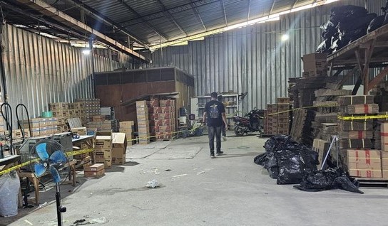 Tempat pembuatan oli palsu di Kecamatan Benda, Tangerang. Foto : Ist
