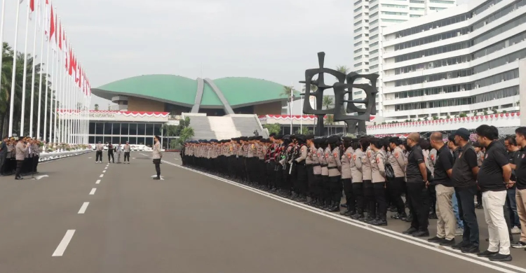 4.531 Personel Gabungan Amankan Unjuk Rasa Buruh Hari Ini Aparat Kepolisian sedang apel dalam rangka pengamanan Demo tgl 28/8. Foto : Ist