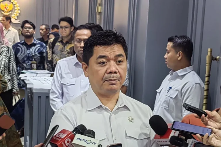 80 Persen Undangan Upacara HUT RI Ke-80 Di Istana Merdeka Dialokasikan Untuk Masyarakat Umum Wamensetneg, Juri Ardiantoro saat konferensi pers. Foto : Ist