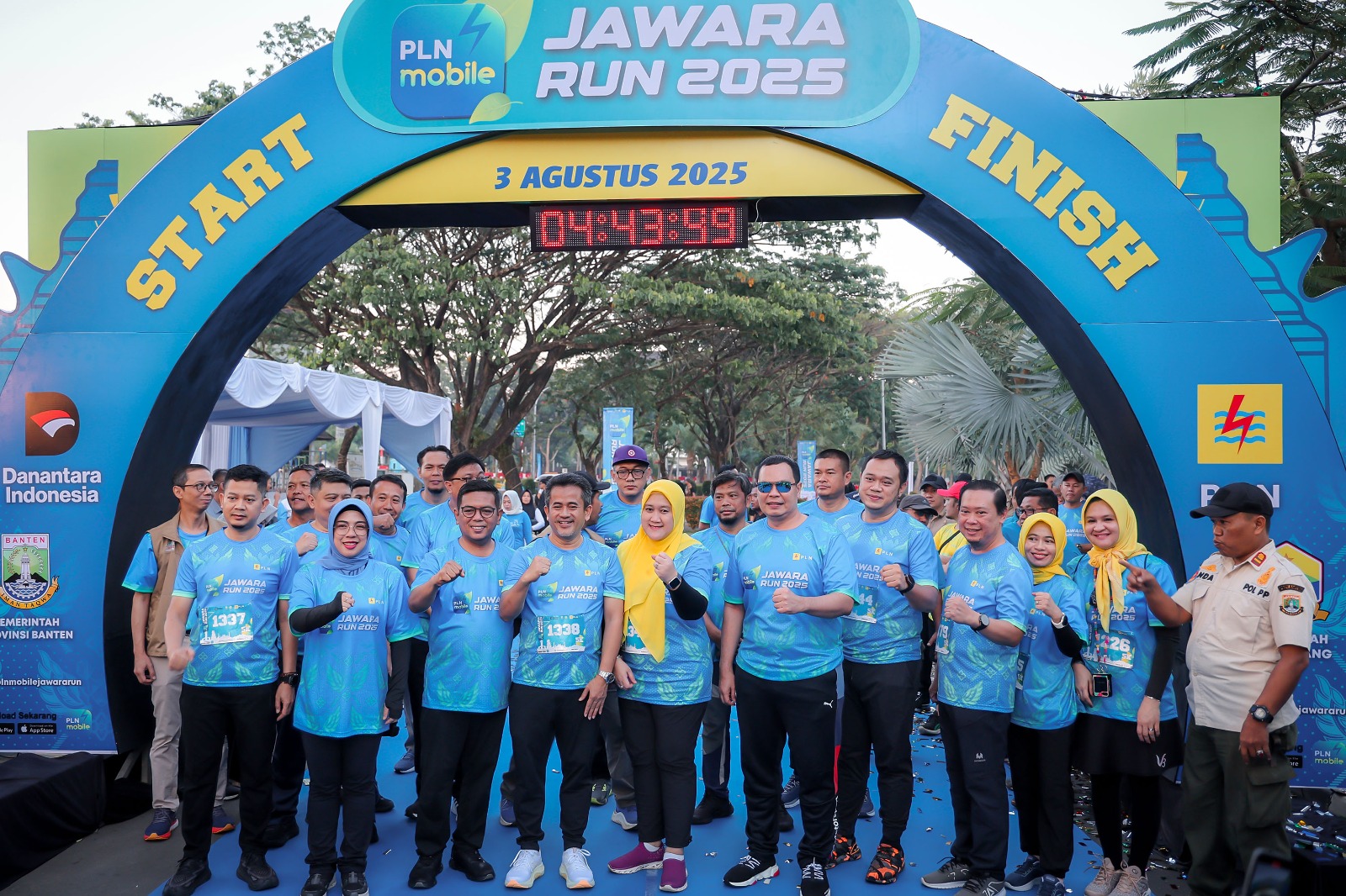 Andra Soni Ajak Masyarakat Jadikan KP3B Sebagai Ruang Terbuka Bersama Gubernur Banten Andra Soni (no 3 dari kiri) pada acara di Jawara Run 2025, Minggu (3/8). Foto : Humas Pemprov