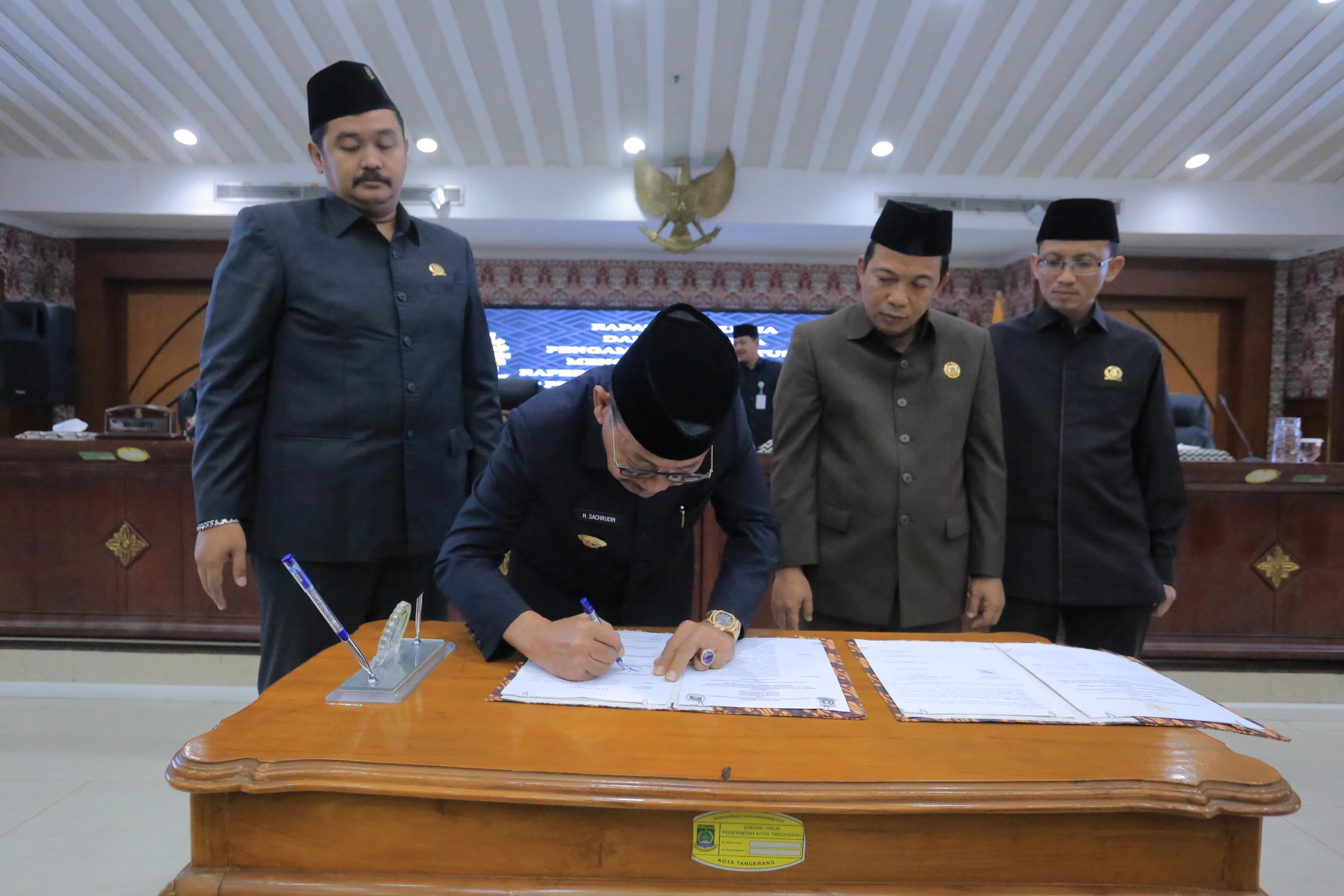 APBD Perubahan Kota Tangerang Tahun 2025 Capai Rp 6,03 Triliun Wali Kota Tangerang, Sachrudin, menandatangani berita acara pengesahan Perubahan APBD 2025.