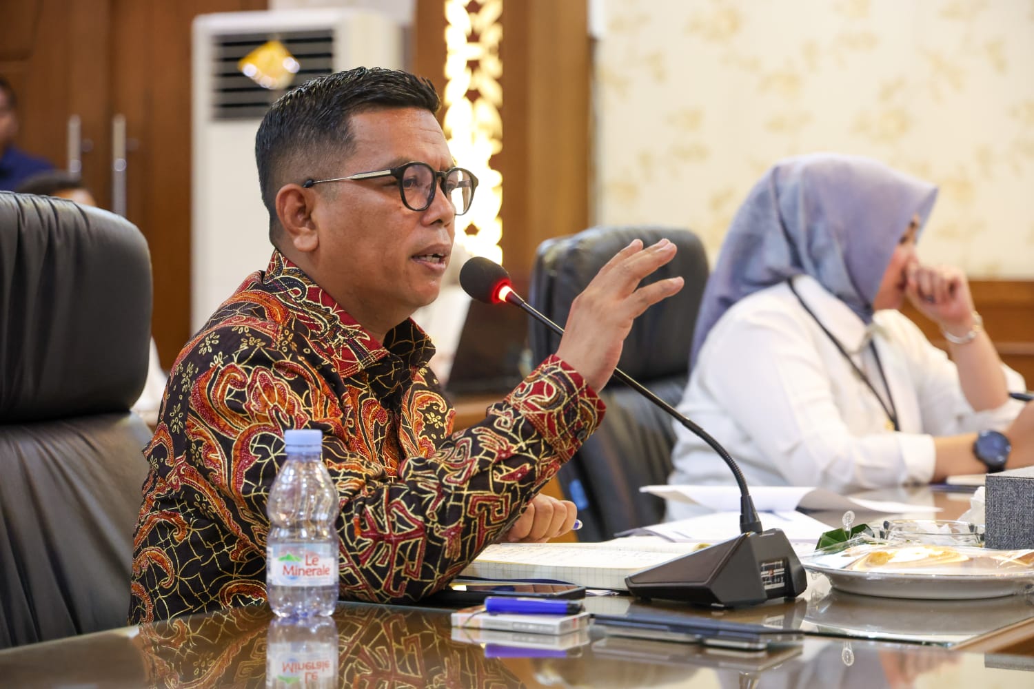 Bapenda Banten Diminta Berikan Pelayanan Terbaik Kepada Masyarakat Gubernur Banten Andra Soni. Foto : Ist