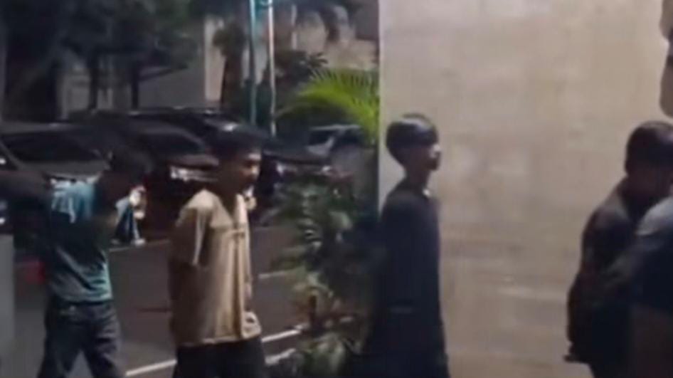 Begal Sadis yang Beraksi di Serpong Ditangkap, Pelaku sedang Berulang Tahun Komplotan begal sadis diamankan aparat. Foto : Ist.