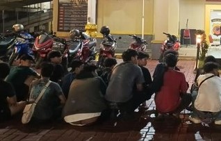 Belasan Pemuda Mabuk-mabukan di Bogor, Langsung Diamankan Polisi Belasan pemuda yang mabuk-mabukan kini diamankan Polres Bogor Kota. Foto : Ist