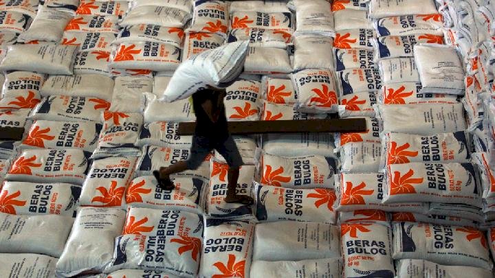 Bisa Rusak Jika Disimpan Kelamaan, Segera Salurkan Beras Cadangan Gudang Bulog. Foto : Ist