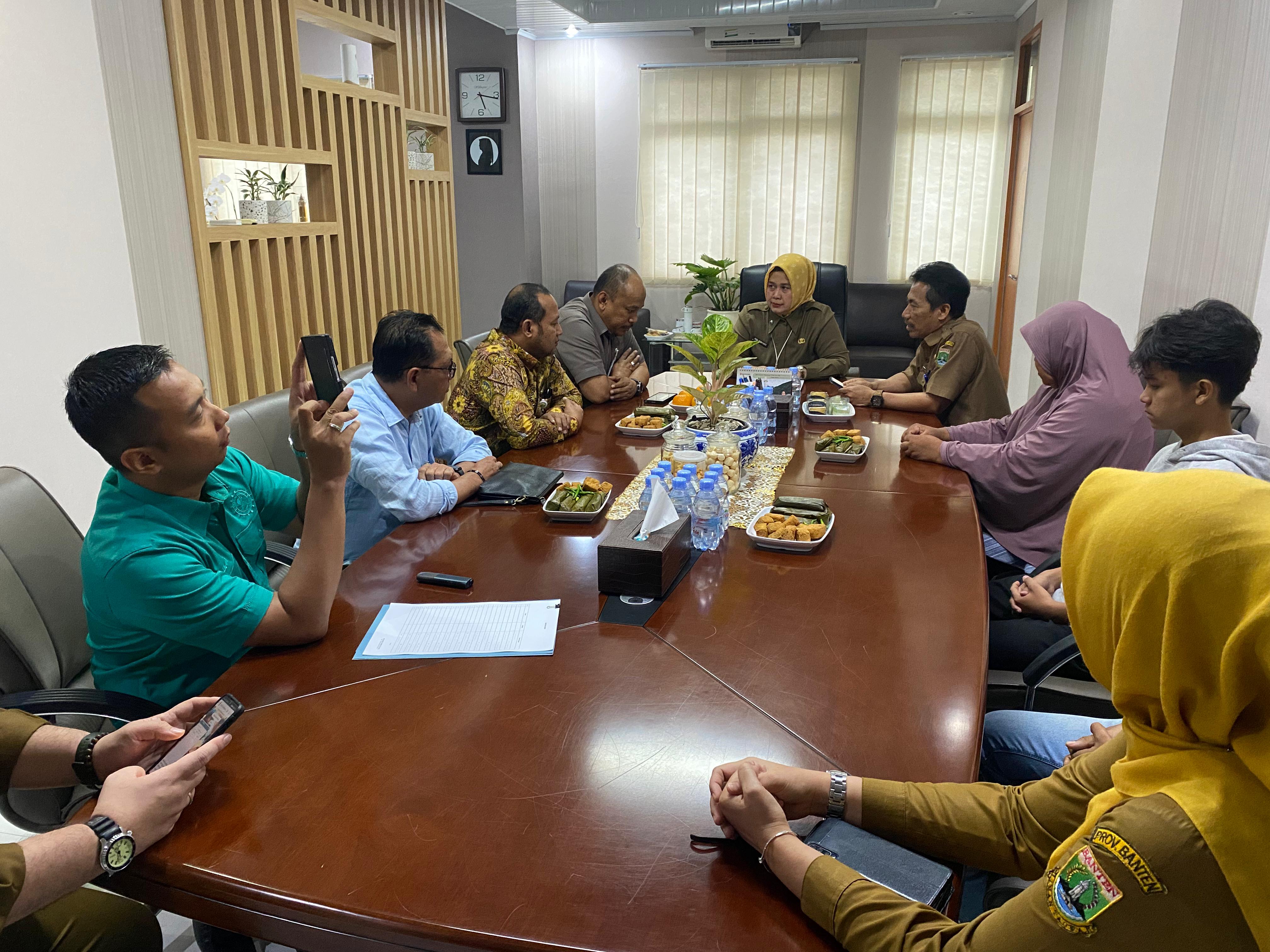 Suasana penyerahan santunan dan beasiswa dari BPJS Ketenagakerjaan berlangsung di Serang, Selasa (19/8/2025).(Istimewa)