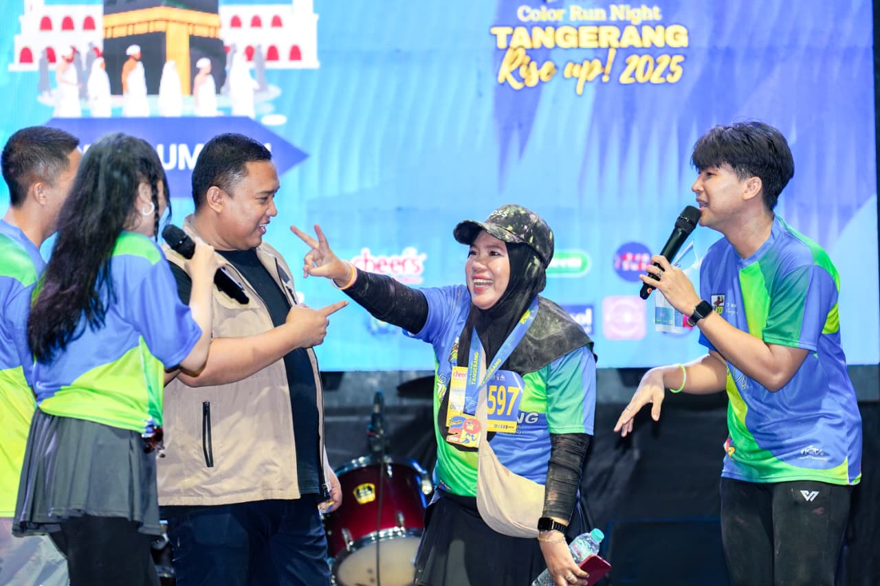 Kemeriahan Color Run Night yang digelar KNPI Kota Tangerang di Stadion Benteng Reborn, Sabtu (9/8).(ist)
