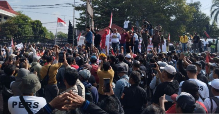 Suasana demo. Foto : Ist