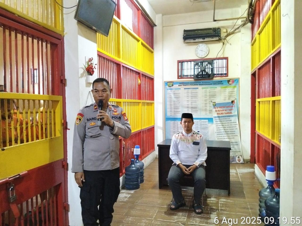 Hadirkan Ustadz, Polres Tangsel Diberi Tausiyah Tahanan Polres Tamgsel gelar pengajian kepada para tahanan Polres Tangsel, Serpong (6/8).