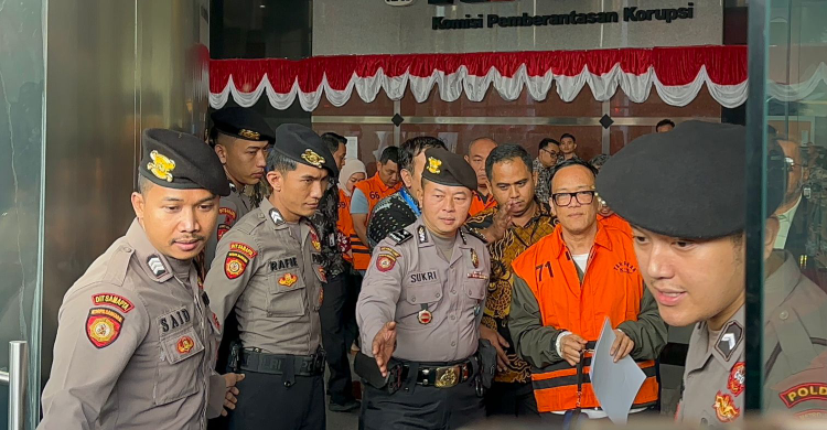 Jadi Tersangka KPK, Wamenaker Noel Minta Maaf ke Prabowo Wamenaker Immanuel Ebenezer alias Noel dengan baju orange. Foto : Ist