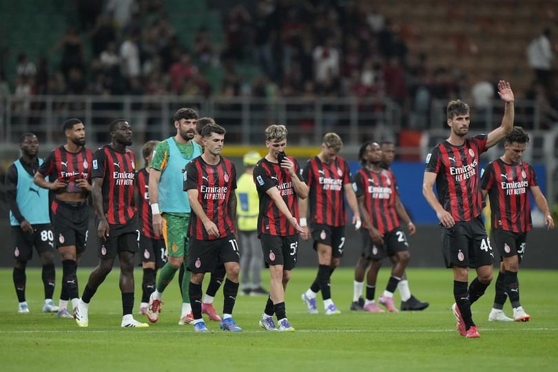 Kalah 1-2, AC Milan Dipermalukan Tim Promosi Cremonese Skuad AC Milan tertunduk lesu usai kalah Cremonese. Foto : Ist 1-2 dari
