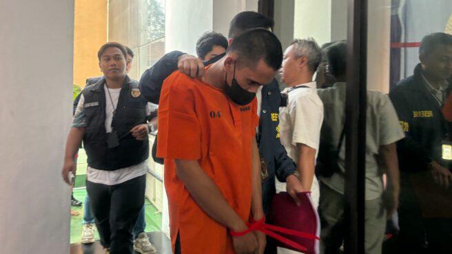 Keji, Pasangan Muda Aniaya Anak Sendiri Hingga Meninggal Polisi mengungkap Kasus kekerasan terhadap anak kembali menggemparkan. Seorang balita berinisial MA (4) tewas setelah diduga dianiaya oleh kedua orang tuanya sendiri, AAY (26) dan FT (25), di wilayah Ciputat.