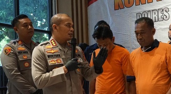 Kronologi Perampokan Rumah di Bekasi, Korban Diancam dengan Sajam Pelsku perampokan NM (50) dan SH (47). Foto : Ist