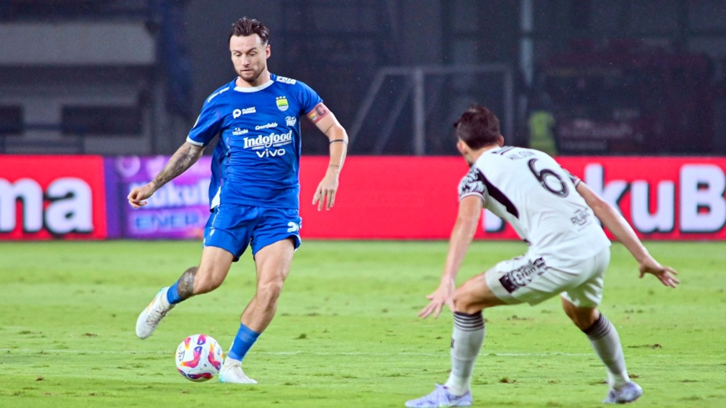 Pilar skuad Persib Marc Anthony Klok (kanan). Foto : Ist