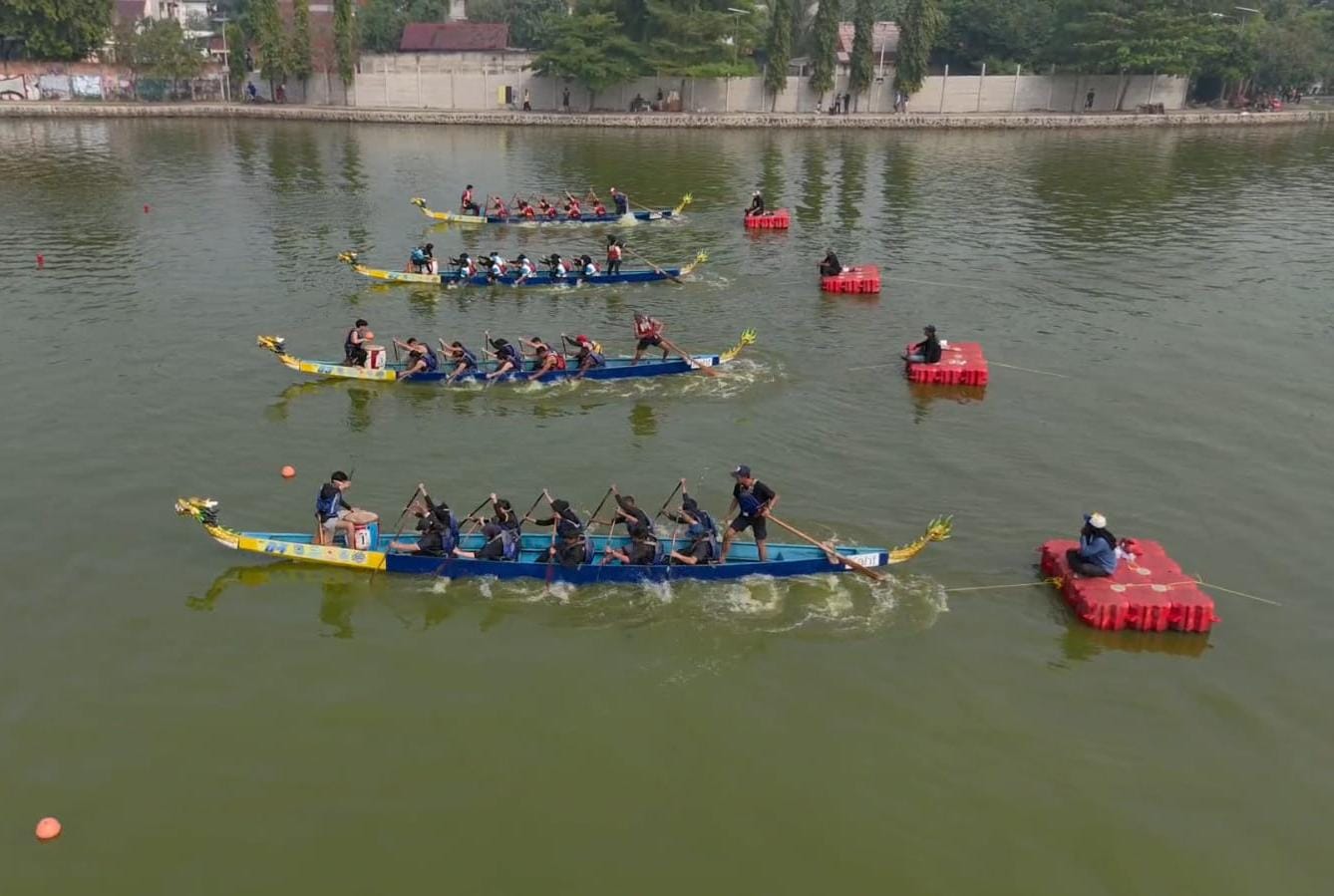 Menengok Keseruan Kejuaraan Dayung Tangsel Open di Situ Pondok Jagung Kejuaraan Dayung Tangsel Open 2025 yang berlangsung di Situ Pondok Jagung, Serpong Utara berlangsung meriah. (Ist)