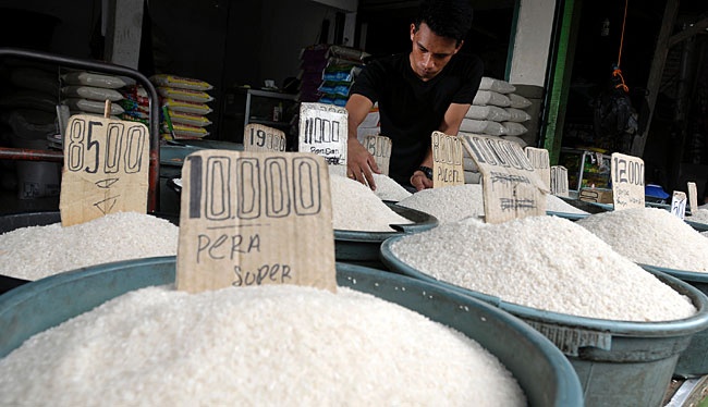Menpan Amran Lapor Prabowo, Harga Beras Turun, Betul? Beras di Pasar Tradisional. Foto : Ist