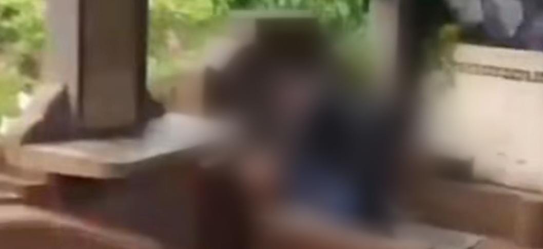 Pasangan Kepergok Mesum di TPU Kebon Nanas Foto : Ist