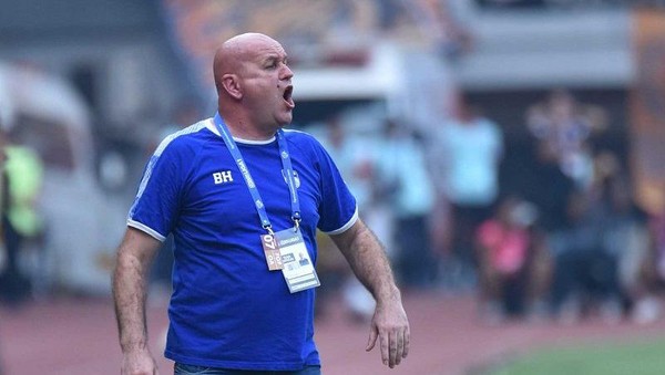 Pelatih Bingung Persib 2 Kali Gagal Eksekusi Penalti Pelatib Persib Bandung Bojan Hodak. Foto : Ist