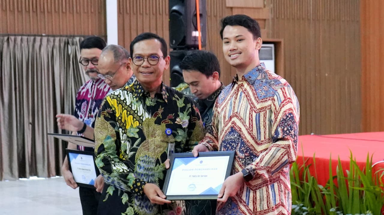 Pelita Air raih penghargaan On-Time Performance (OTP) Terbaik 2024 yang diserahkan langsung oleh Direktur Angkutan Udara Kemenhub, Agustinus Budi Hartono, di Bogor, Kamis (21/8/2025). (Ist)